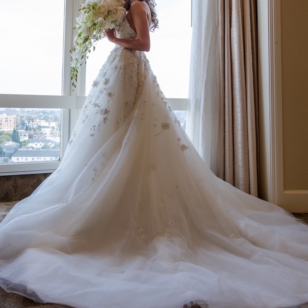 Wedding gown - Picture 4 of 8